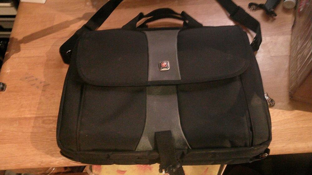 Wenger SwissGear Laptop Briefcase Messenger Bag Black Gray TSA Checkpoint